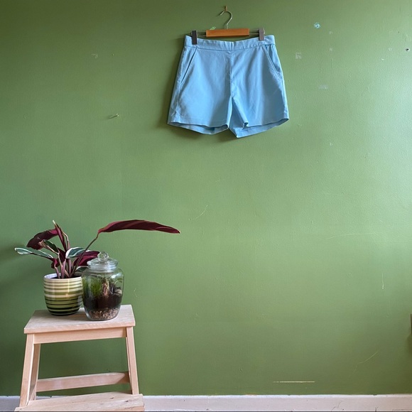 High-waisted powder blue shorts - Picture 1 of 4